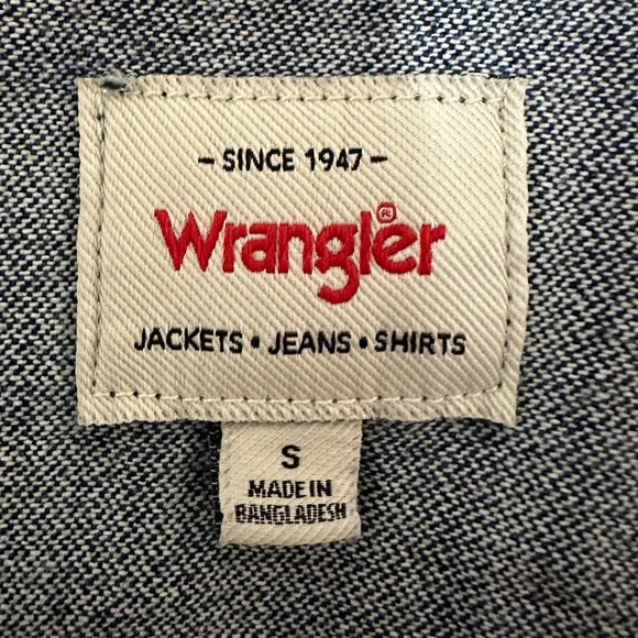 Women’s Wrangler Memory Maker Denim Jacket - Picture 2 of 3